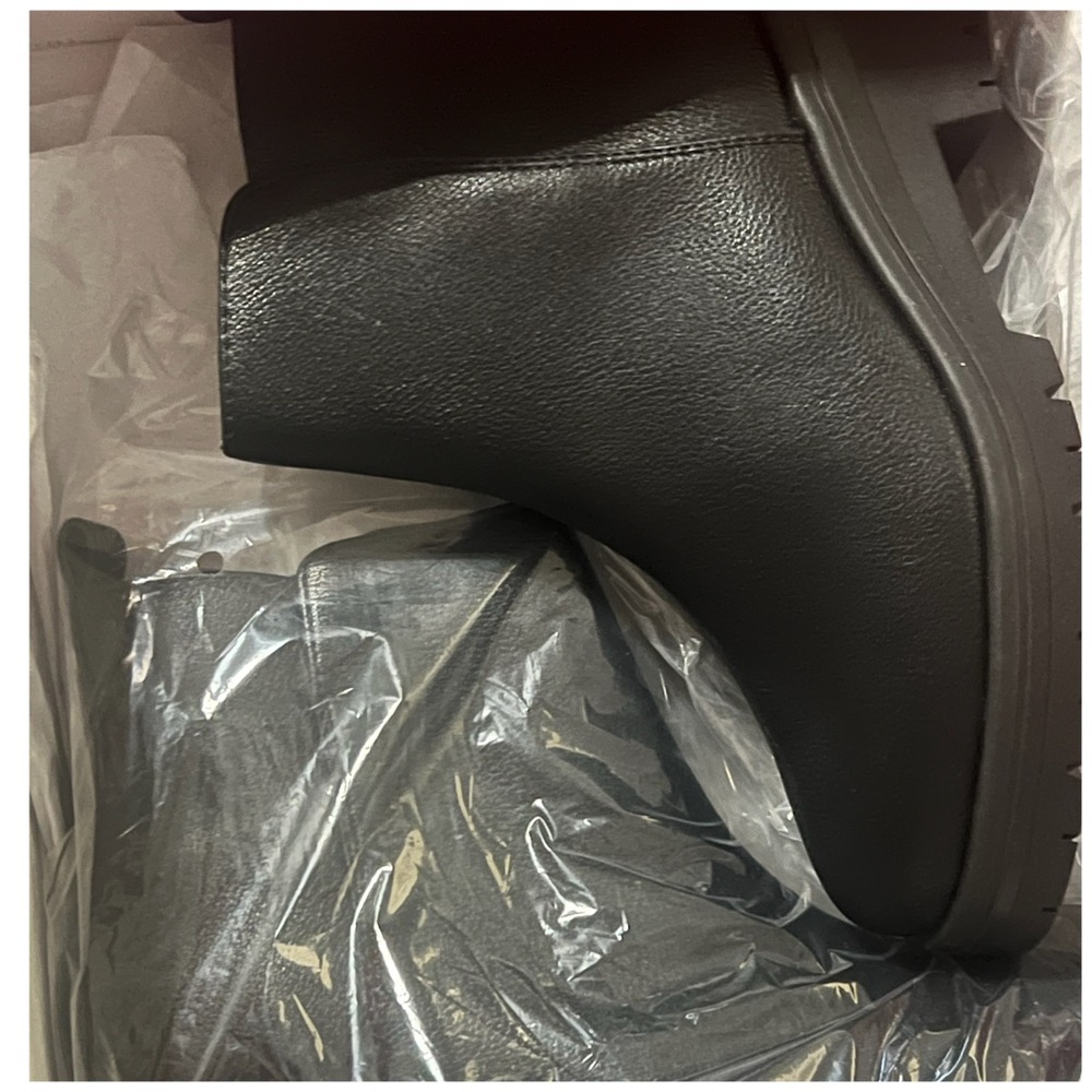 KELLY & KATIE •
Tatum Bootie Black - Picture 4 of 6